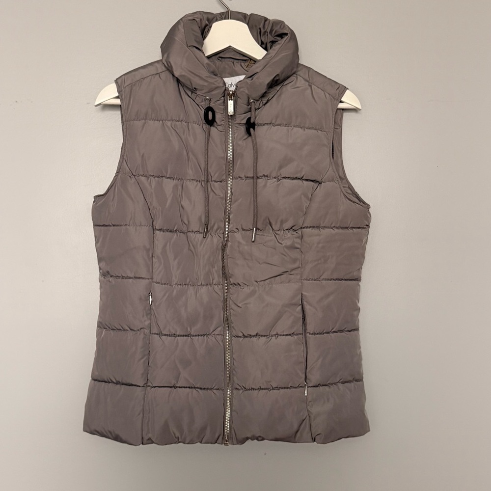 Calvin Klein women puffer vest quilted, sleeveless taupe color pockets Sz S